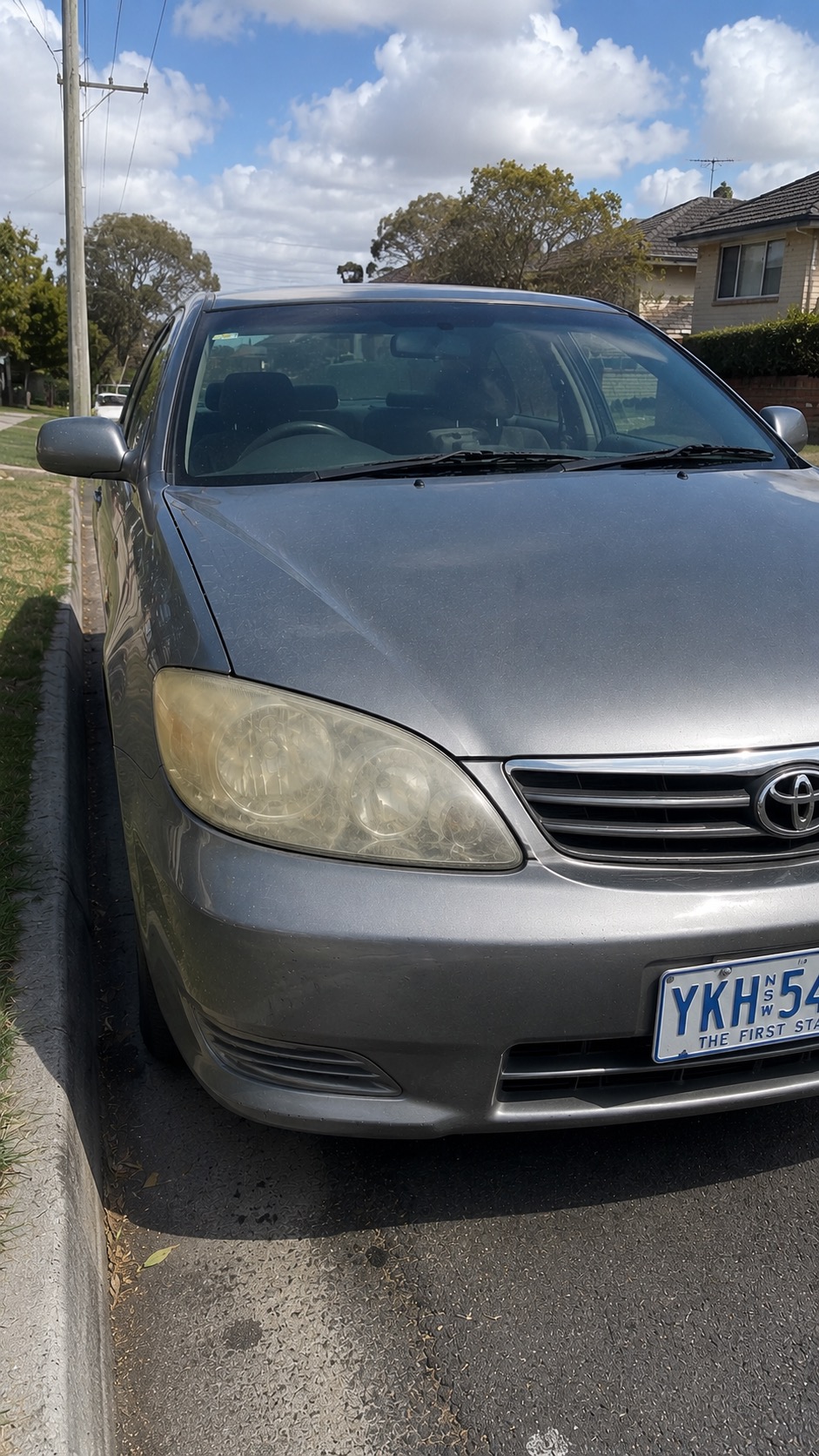 Yellow oxidised headlight before service
